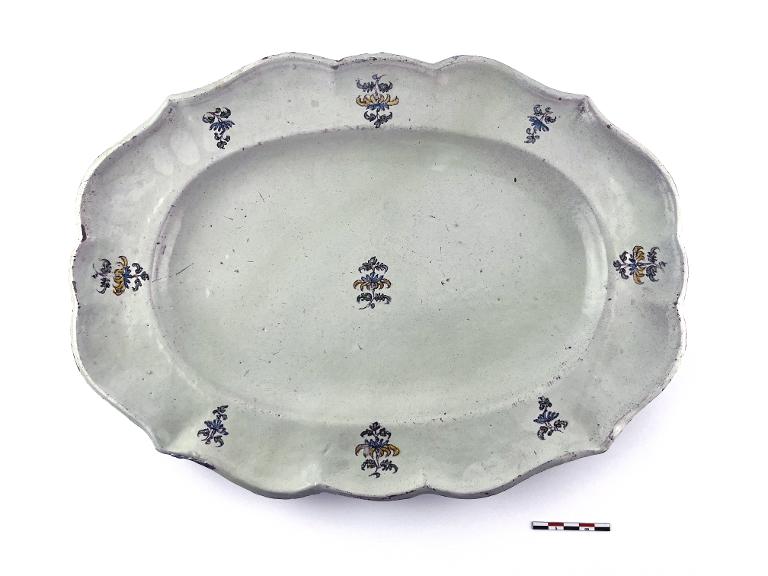 Grand plat à bord contourné (Fabrique de la Bâtie-Neuve)