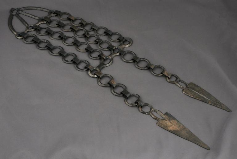 pendentif : pendentif articulé en bronze à pendeloques lancéolés