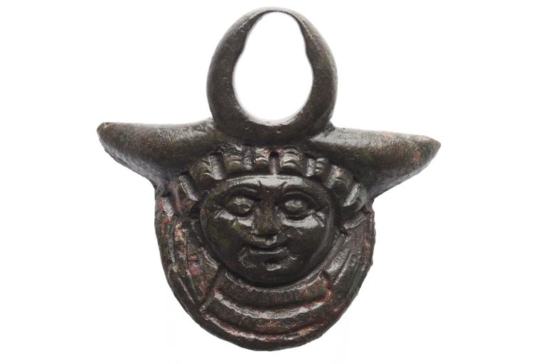 attache : attache d'anse de situle