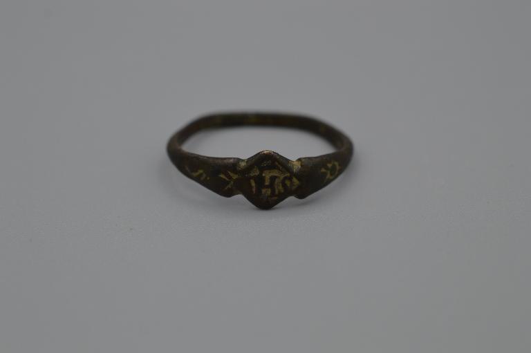 bague à chaton : bague à chaton en bronze