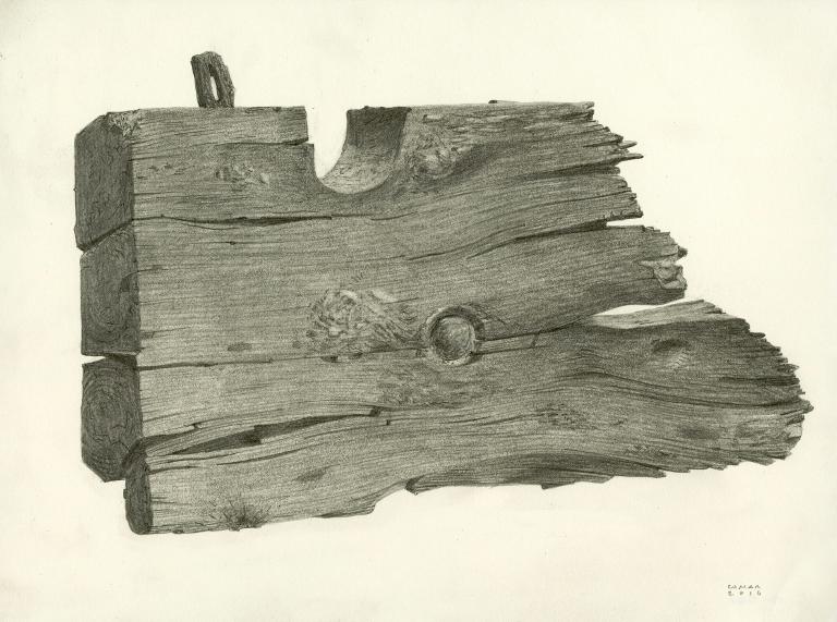 Pièce de bois façonnée, rongée par l'humidité